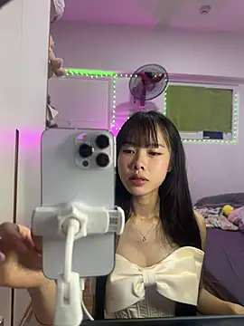 Lov3lily online show from 8, 6, 2026