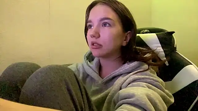 Snapshot of FewerCadre chatting on 22, 5, 2026 FewerCadre online show from 22, 5, 2026