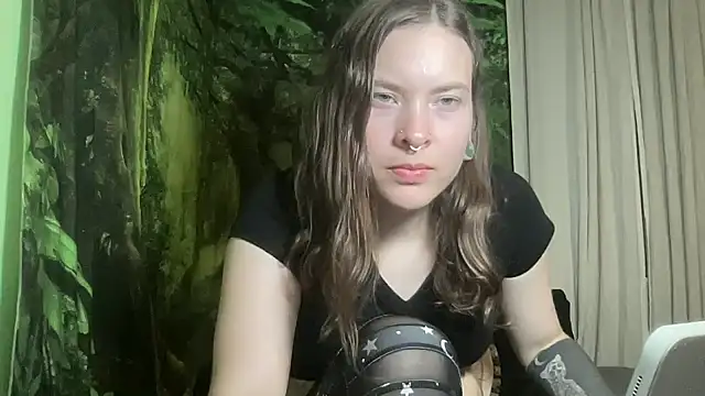 Snapshot of mo0ngoddess chatting on 4, 10, 2025 mo0ngoddess online show from 4, 10, 2025