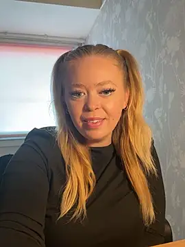 Snapshot of Heyitskaylaxo chatting on 12, 5, 2026 Heyitskaylaxo online show from 12, 5, 2026