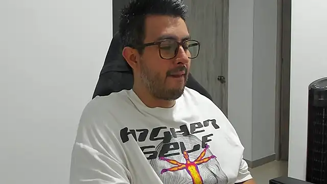 Snapshot of LucaBorbon chatting on 12, 5, 2026 LucaBorbon online show from 12, 5, 2026