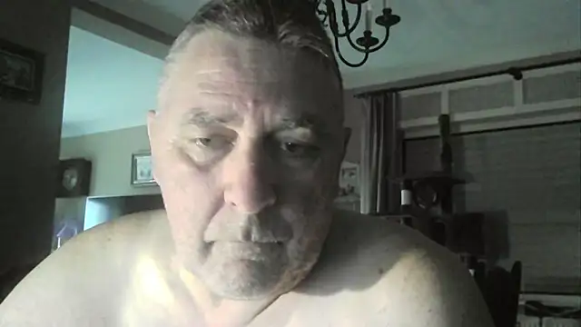 Snapshot of edje59a chatting on 9, 10, 2025 edje59a online show from 9, 10, 2025