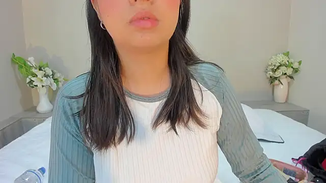 Snapshot of thamiina__ chatting on 13, 6, 2026 thamiina online show from 13, 6, 2026