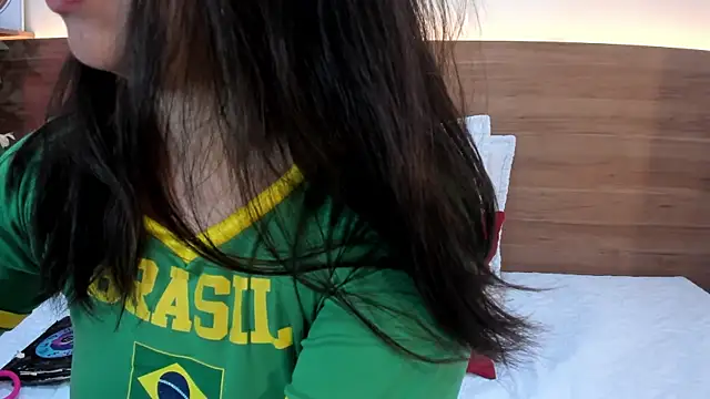 Snapshot of thamiina__ chatting on 12, 6, 2026 thamiina online show from 12, 6, 2026
