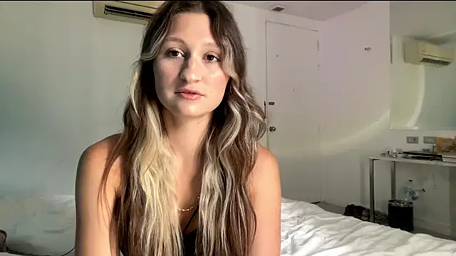 Snapshot of Lani__Waves chatting on 13, 5, 2026 Lani Waves online show from 13, 5, 2026