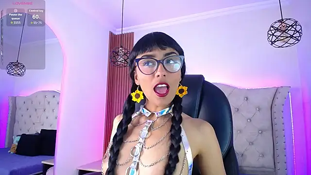 Snapshot of Violett_Gardenn chatting on 18, 5, 2026 Violett Gardenn online show from 18, 5, 2026