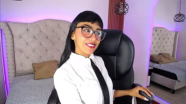 Snapshot of Violett_Gardenn chatting on 6, 6, 2026 Violett Gardenn online show from 6, 6, 2026