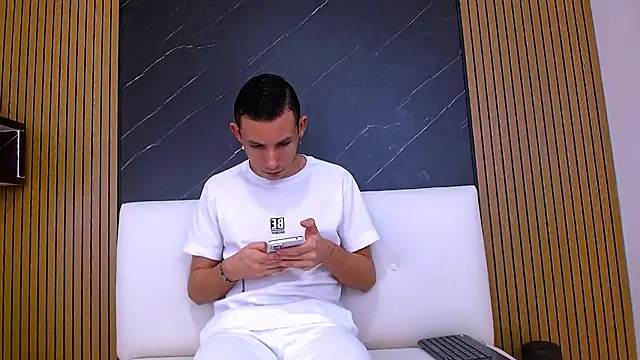 Snapshot of Isak_Berekoa chatting on 26, 6, 2026 Isak Berekoa online show from 26, 6, 2026