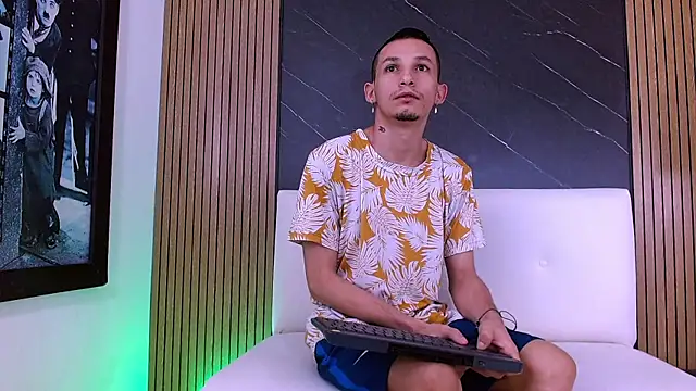 Snapshot of Isak_Berekoa chatting on 18, 6, 2026 Isak Berekoa online show from 18, 6, 2026