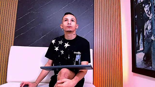 Snapshot of Isak_Berekoa chatting on 6, 6, 2026 Isak Berekoa online show from 6, 6, 2026