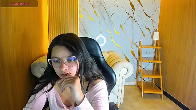 HoneyDoll tf online show from 3, 6, 2026