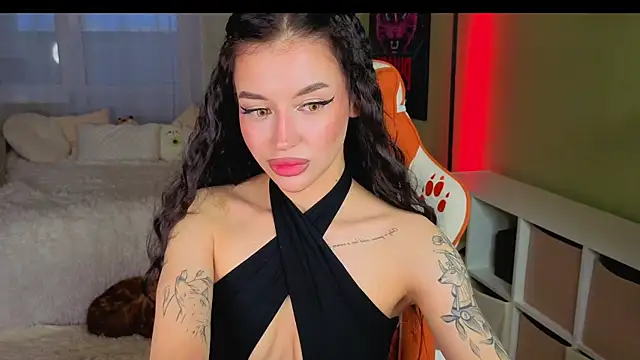 Snapshot of Regina_Amour chatting on 27, 5, 2026 Regina Amour online show from 27, 5, 2026