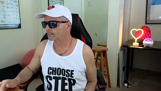 Snapshot of hotdadbod chatting on 3, 3, 2025 hotdadbod online show from 3, 3, 2025