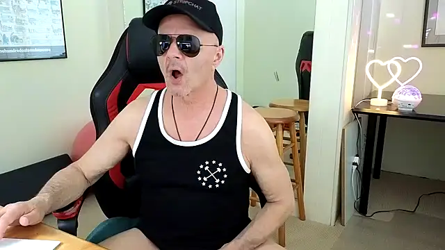Snapshot of hotdadbod chatting on 7, 2, 2025 hotdadbod online show from 7, 2, 2025