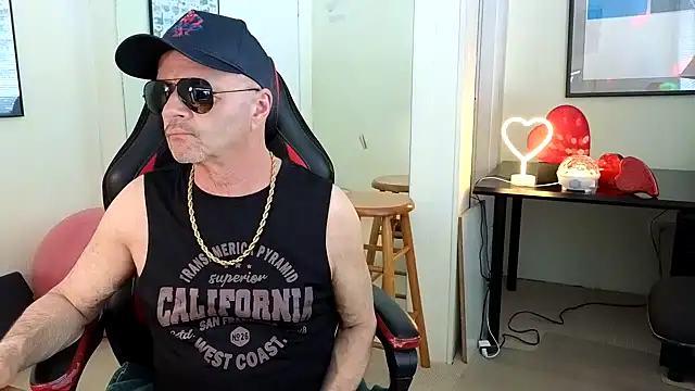 Snapshot of hotdadbod chatting on 6, 3, 2025 hotdadbod online show from 6, 3, 2025