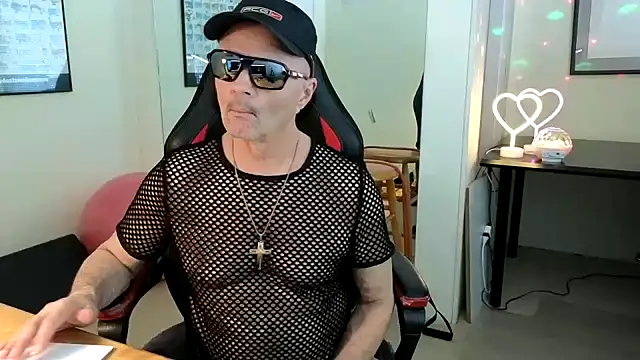 Snapshot of hotdadbod chatting on 10, 2, 2025 hotdadbod online show from 10, 2, 2025