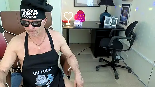 Snapshot of hotdadbod chatting on 7, 10, 2025 hotdadbod online show from 7, 10, 2025