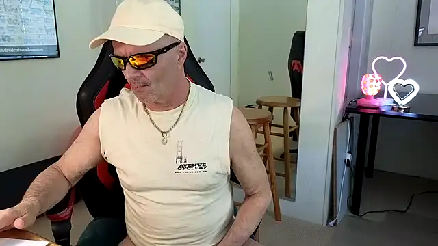 Snapshot of hotdadbod chatting on 5, 2, 2025 hotdadbod online show from 5, 2, 2025