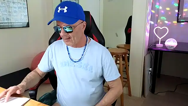 Snapshot of hotdadbod chatting on 6, 2, 2025 hotdadbod online show from 6, 2, 2025