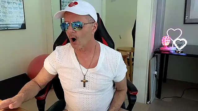Snapshot of hotdadbod chatting on 3, 2, 2025 hotdadbod online show from 3, 2, 2025