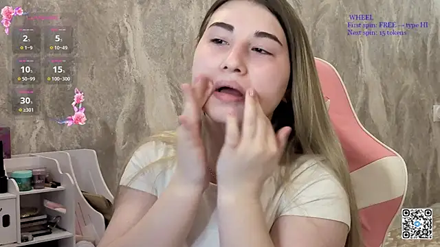 Snapshot of softiekitty chatting on 17, 5, 2026 softiekitty online show from 17, 5, 2026