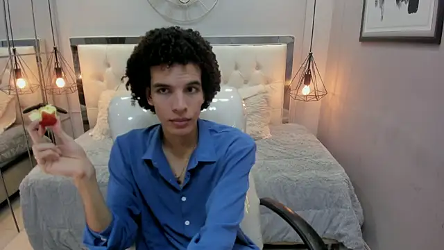 Snapshot of felix_haze chatting on 20, 5, 2026 felix haze online show from 20, 5, 2026