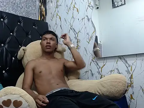 lonjitas twink hot online show from 14, 5, 2026