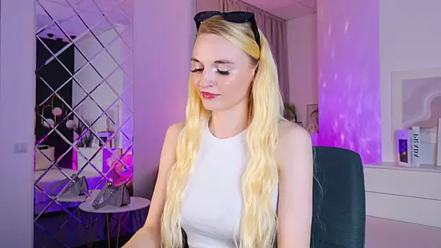 Snapshot of Mila__Lux chatting on 29, 5, 2026 Mila Lux online show from 29, 5, 2026