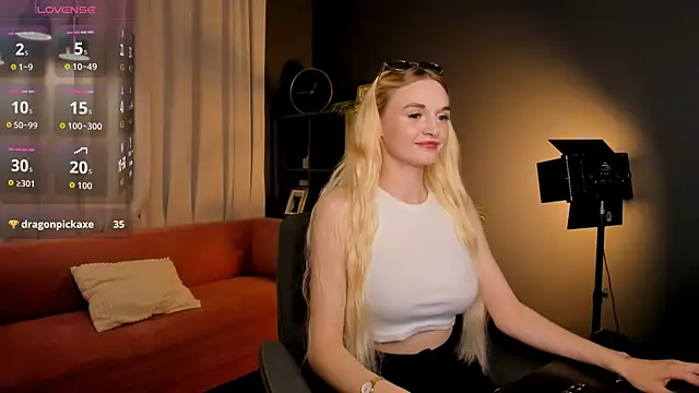 Snapshot of Mila__Lux chatting on 21, 6, 2026 Mila Lux online show from 21, 6, 2026