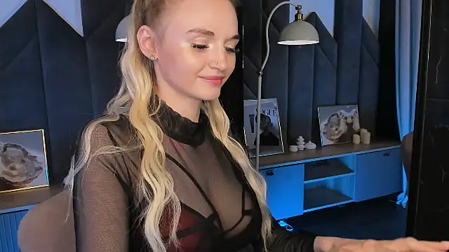 Snapshot of Mila__Lux chatting on 4, 6, 2026 Mila Lux online show from 4, 6, 2026