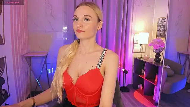 Snapshot of Mila__Lux chatting on 28, 5, 2026 Mila Lux online show from 28, 5, 2026