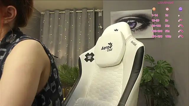 Snapshot of Megany chatting on 4, 7, 2026 Megany online show from 4, 7, 2026