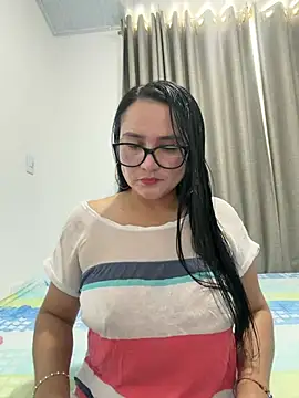 Snapshot of rousee69_ chatting on 28, 6, 2026 rousee69 online show from 28, 6, 2026