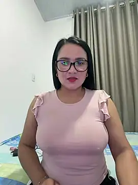 Snapshot of rousee69_ chatting on 28, 6, 2026 rousee69 online show from 28, 6, 2026