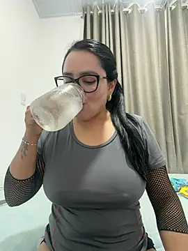 Snapshot of rousee69_ chatting on 21, 6, 2026 rousee69 online show from 21, 6, 2026