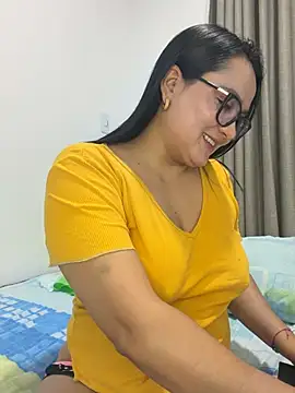 Snapshot of rousee69_ chatting on 27, 5, 2026 rousee69 online show from 27, 5, 2026