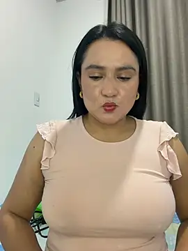 Snapshot of rousee69_ chatting on 29, 5, 2026 rousee69 online show from 29, 5, 2026