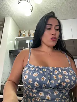 Snapshot of areviklusine1 chatting on 21, 7, 2026 areviklusine1 online show from 21, 7, 2026