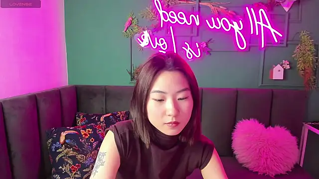 Snapshot of Runi_Asian chatting on 19, 6, 2026 Runi Asian online show from 19, 6, 2026