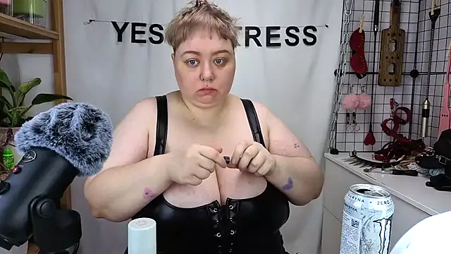 Snapshot of mistress_molly chatting on 21, 5, 2026 mistress molly online show from 21, 5, 2026