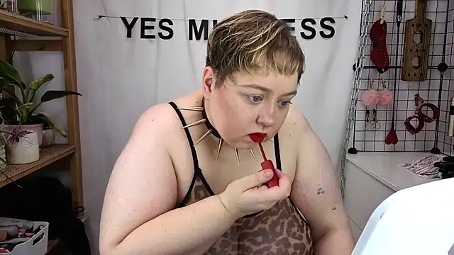 Snapshot of mistress_molly chatting on 18, 5, 2026 mistress molly online show from 18, 5, 2026