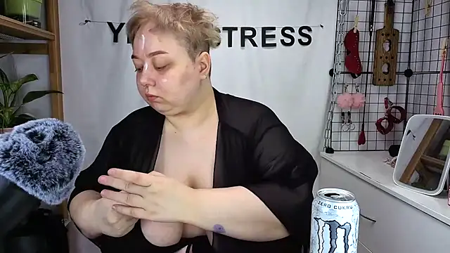 Snapshot of mistress_molly chatting on 23, 5, 2026 mistress molly online show from 23, 5, 2026