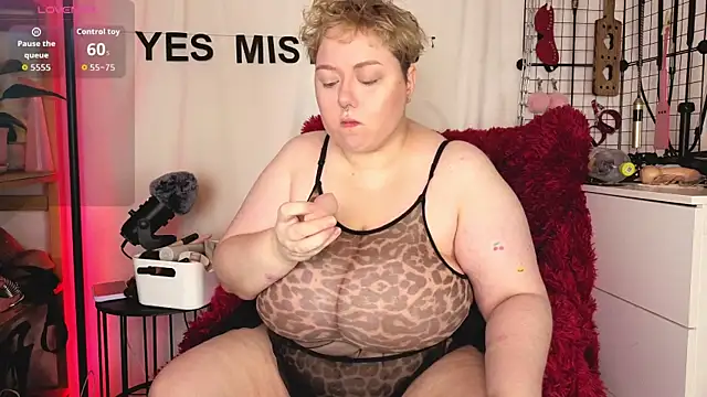 Snapshot of mistress_molly chatting on 17, 6, 2026 mistress molly online show from 17, 6, 2026
