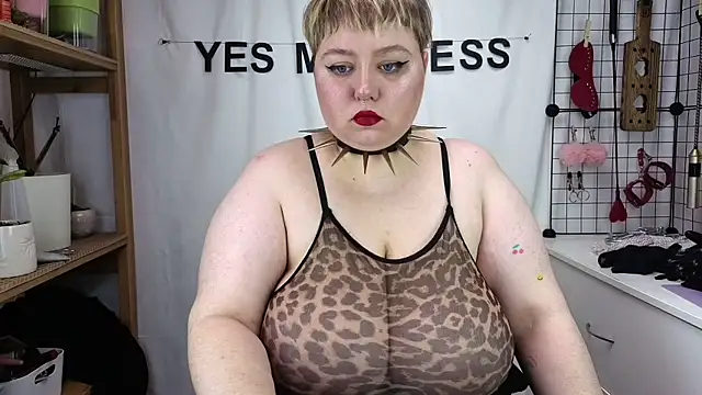 Snapshot of mistress_molly chatting on 16, 5, 2026 mistress molly online show from 16, 5, 2026
