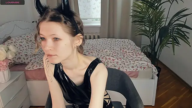 Snapshot of EstellaZion chatting on 14, 6, 2026 EstellaZion online show from 14, 6, 2026