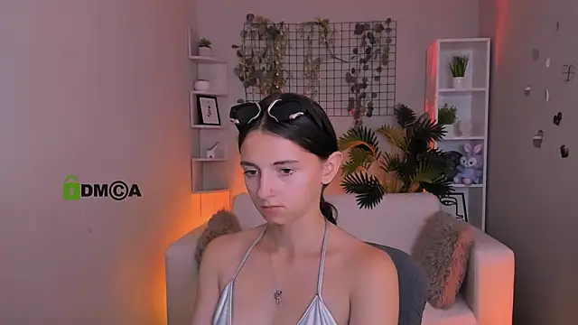 caroline honeyy online show from 2, 8, 2026