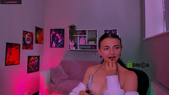 caroline honeyy online show from 28, 7, 2026