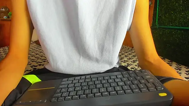 Snapshot of leonix_love chatting on 20, 6, 2026 leonix love online show from 20, 6, 2026
