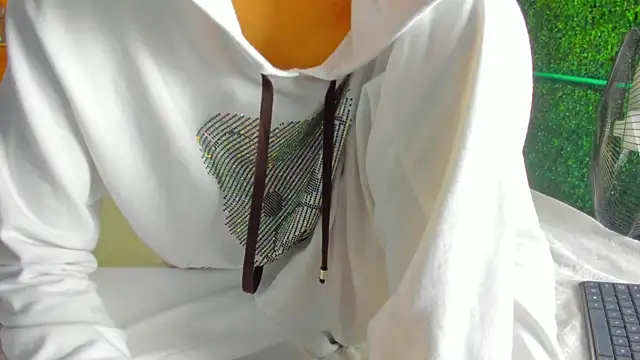 Snapshot of leonix_love chatting on 12, 6, 2026 leonix love online show from 12, 6, 2026