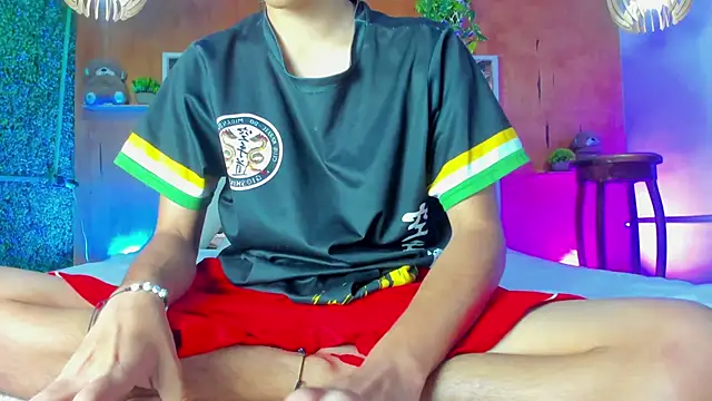 Snapshot of leonix_love chatting on 5, 6, 2026 leonix love online show from 5, 6, 2026